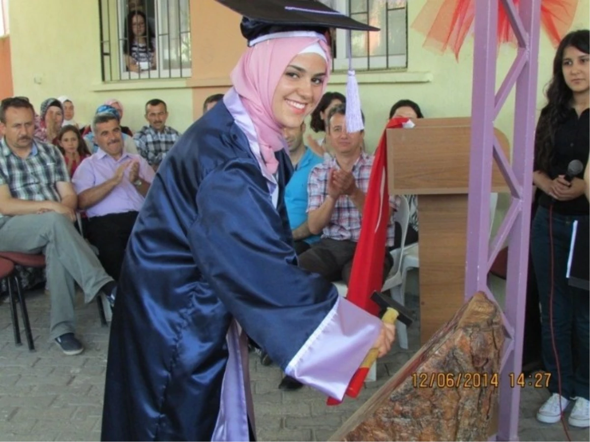 Sarıgöl Anadolu Sağlık Meslek Lisesi 19. Mezunlarını Verdi