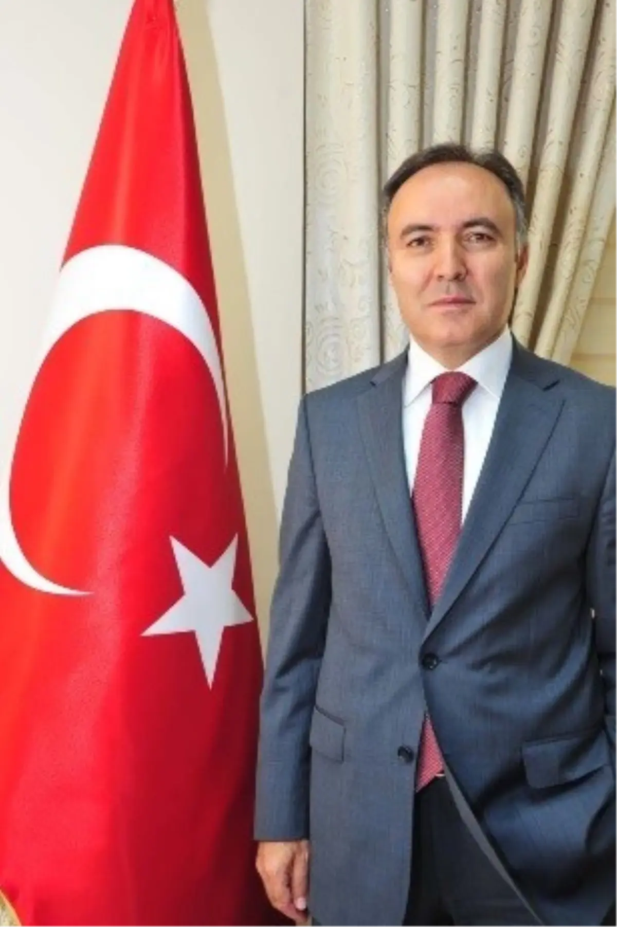 Vali Altıparmak\'tan Babalar Günü Mesajı