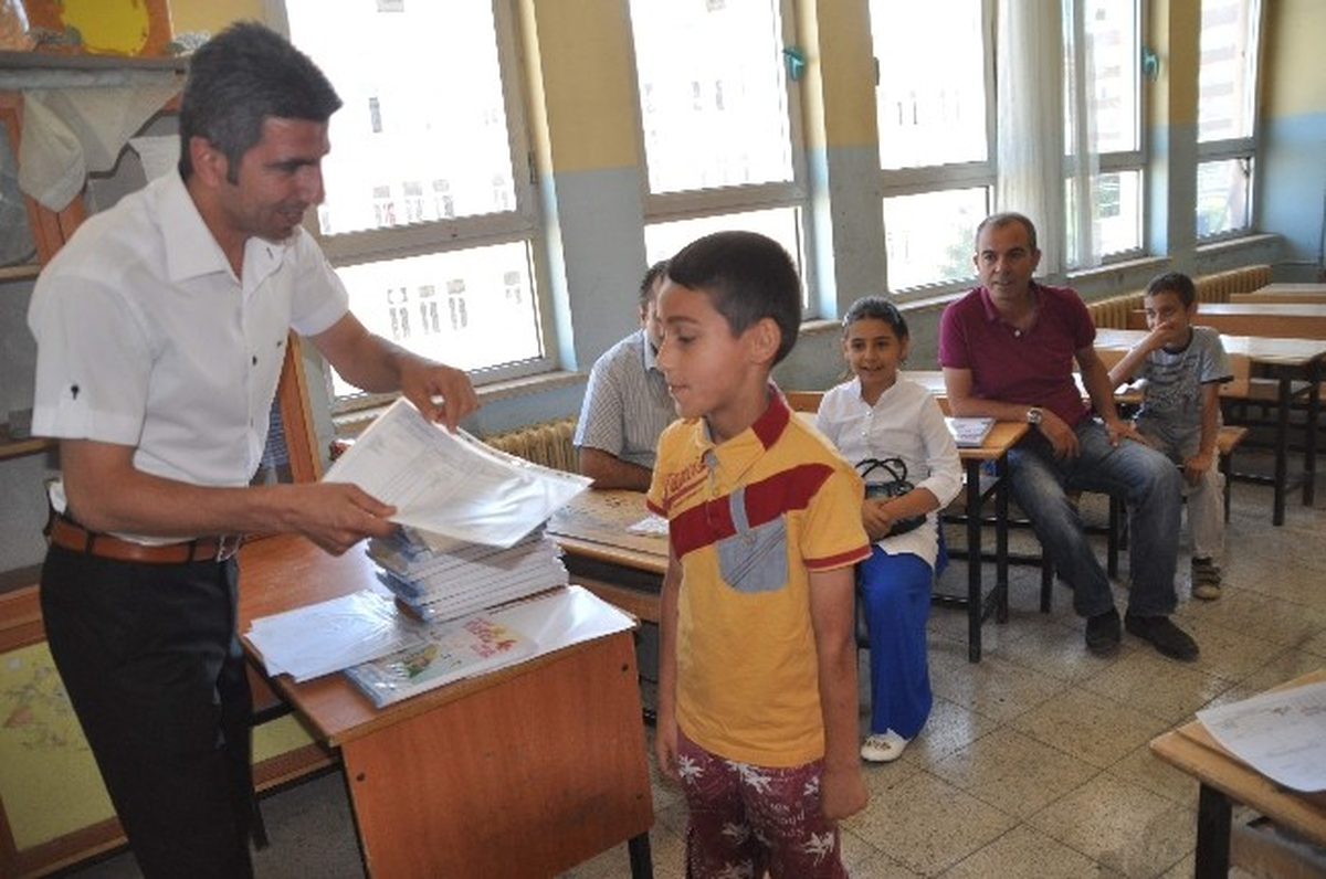 Viranşehir\'de 60 Bin Öğrenci Karne Aldı