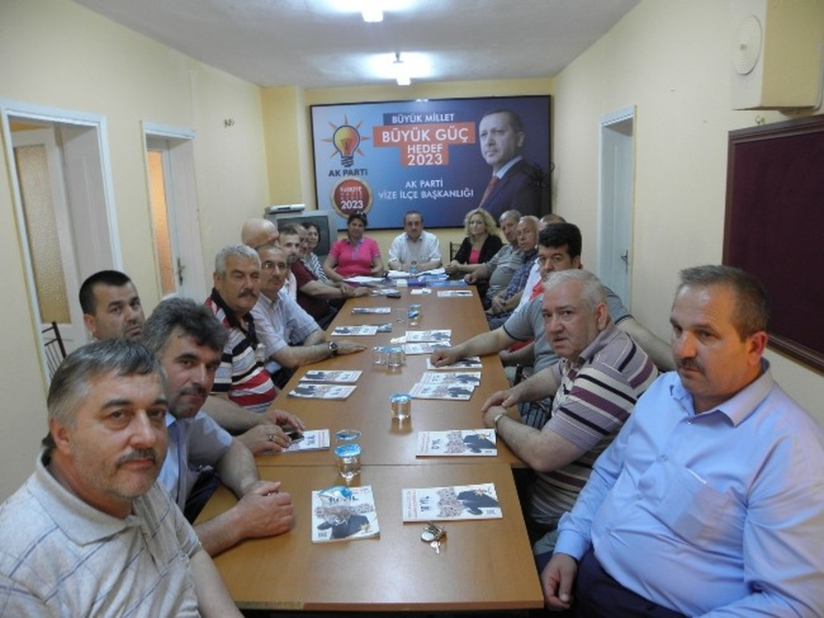 Vize AK Parti İlçe Yönetimi İstifa Etti