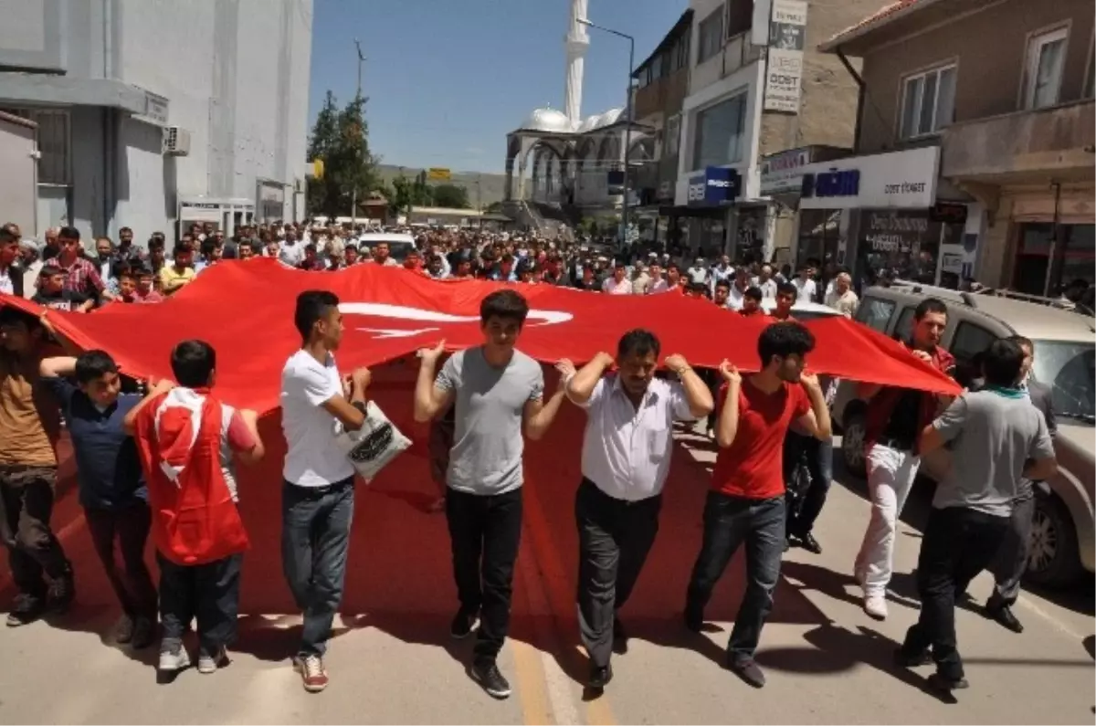 Yerköy Ülkü Ocakları Bayrağa Saygı Yürüyüşü Düzenledi