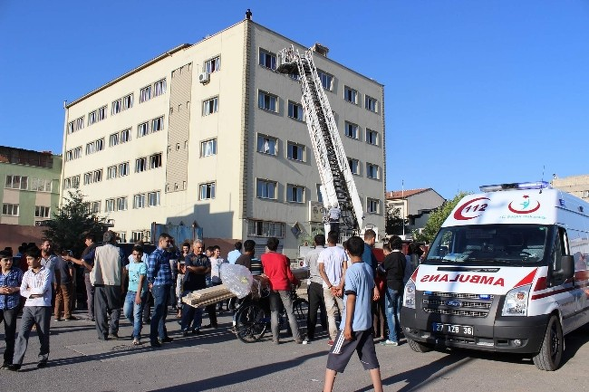 Gaziantep\'te Öğrenci Yurdunda Yangın