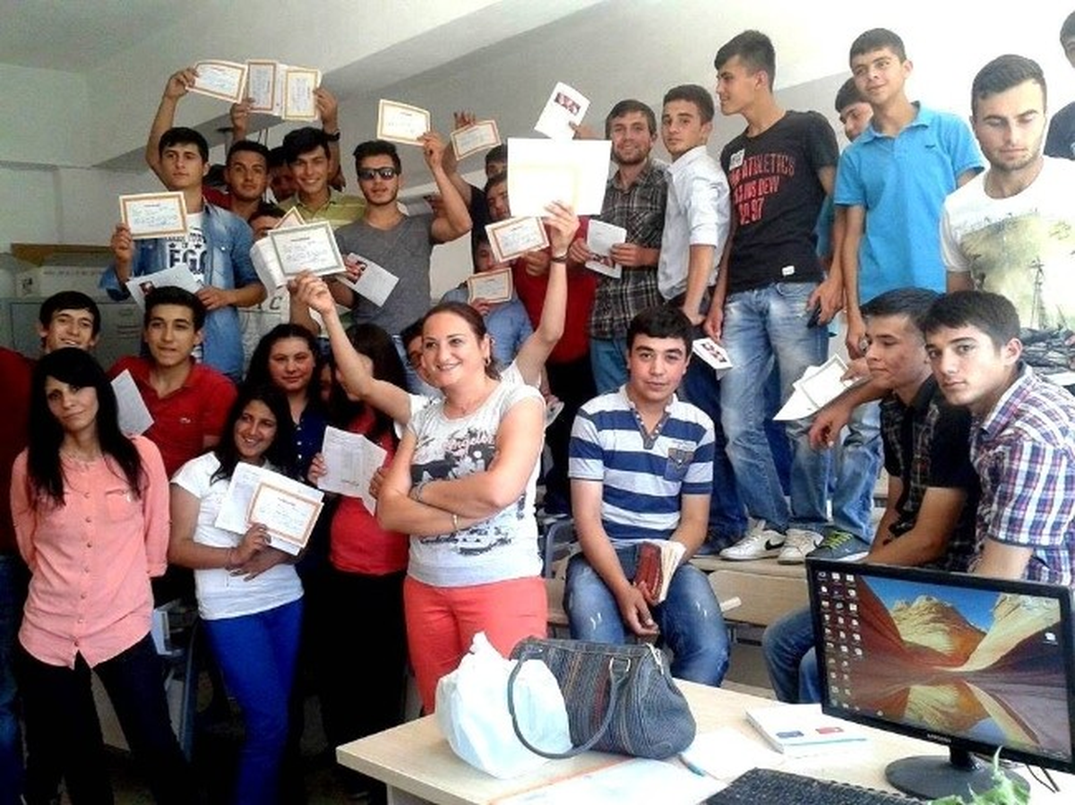 Sarıgöl\'de Bahçecilik Bölümü İlk Mezunlarını Verdi