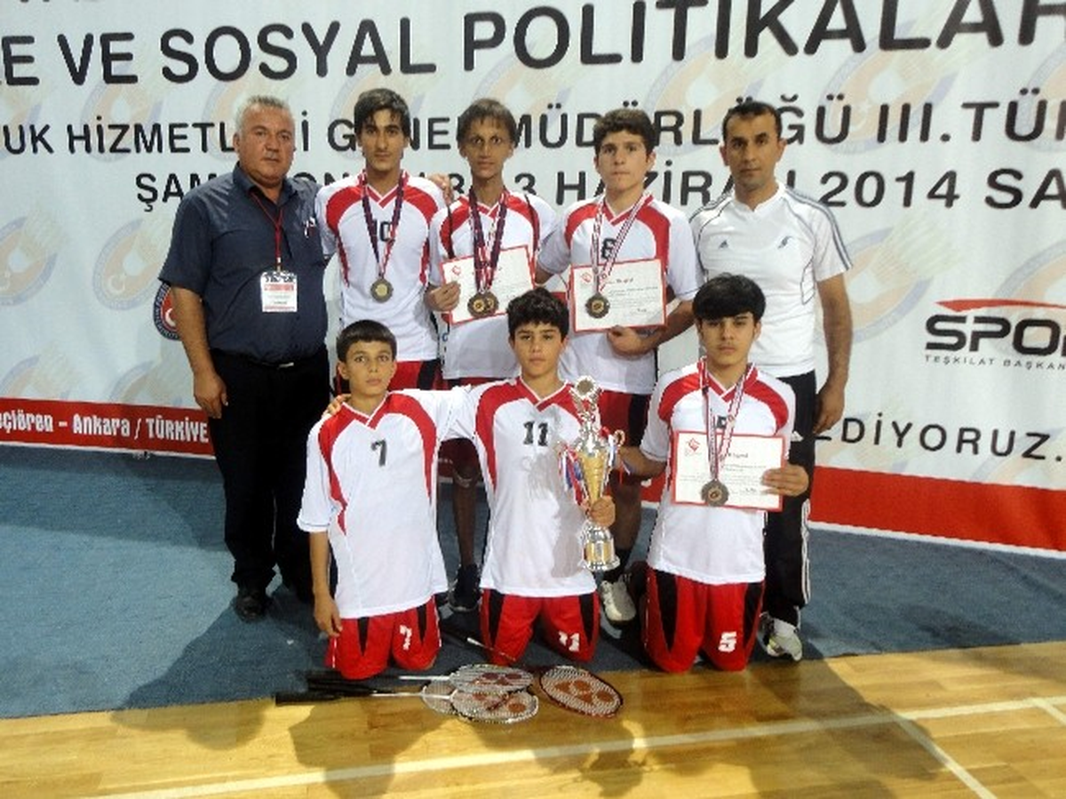 Çocuk Evleri Sitesi Çocukları Badmintonda Türkiye Üçüncüsü Oldu
