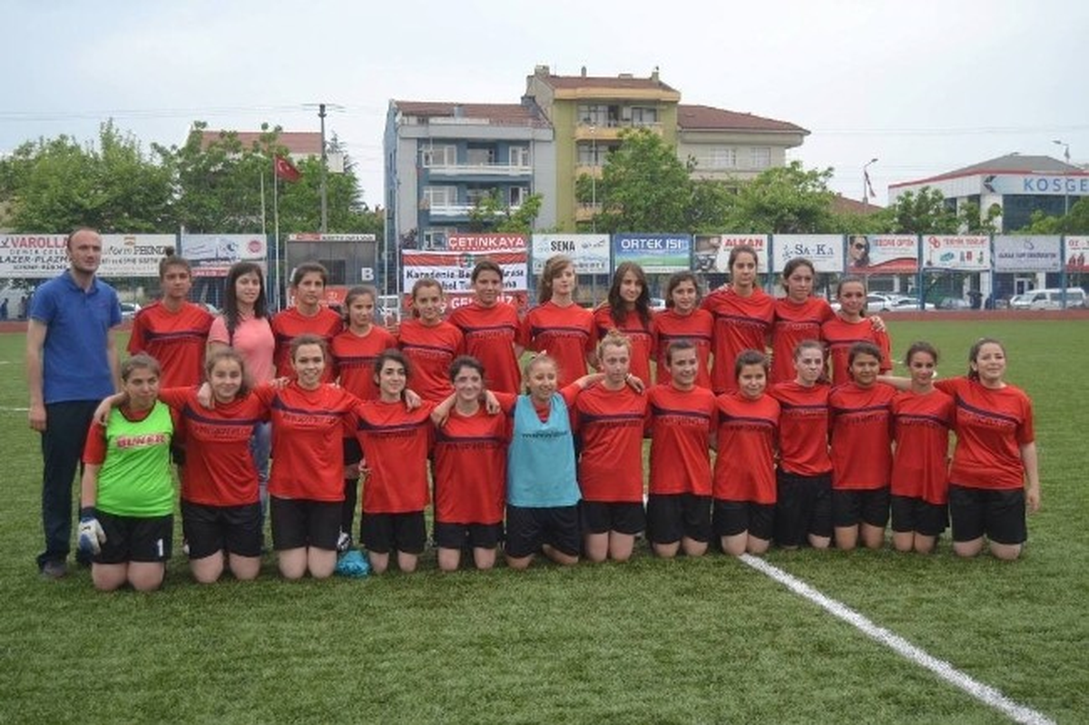 Düzceli Bayan Futbolcular Ankara Yolunda