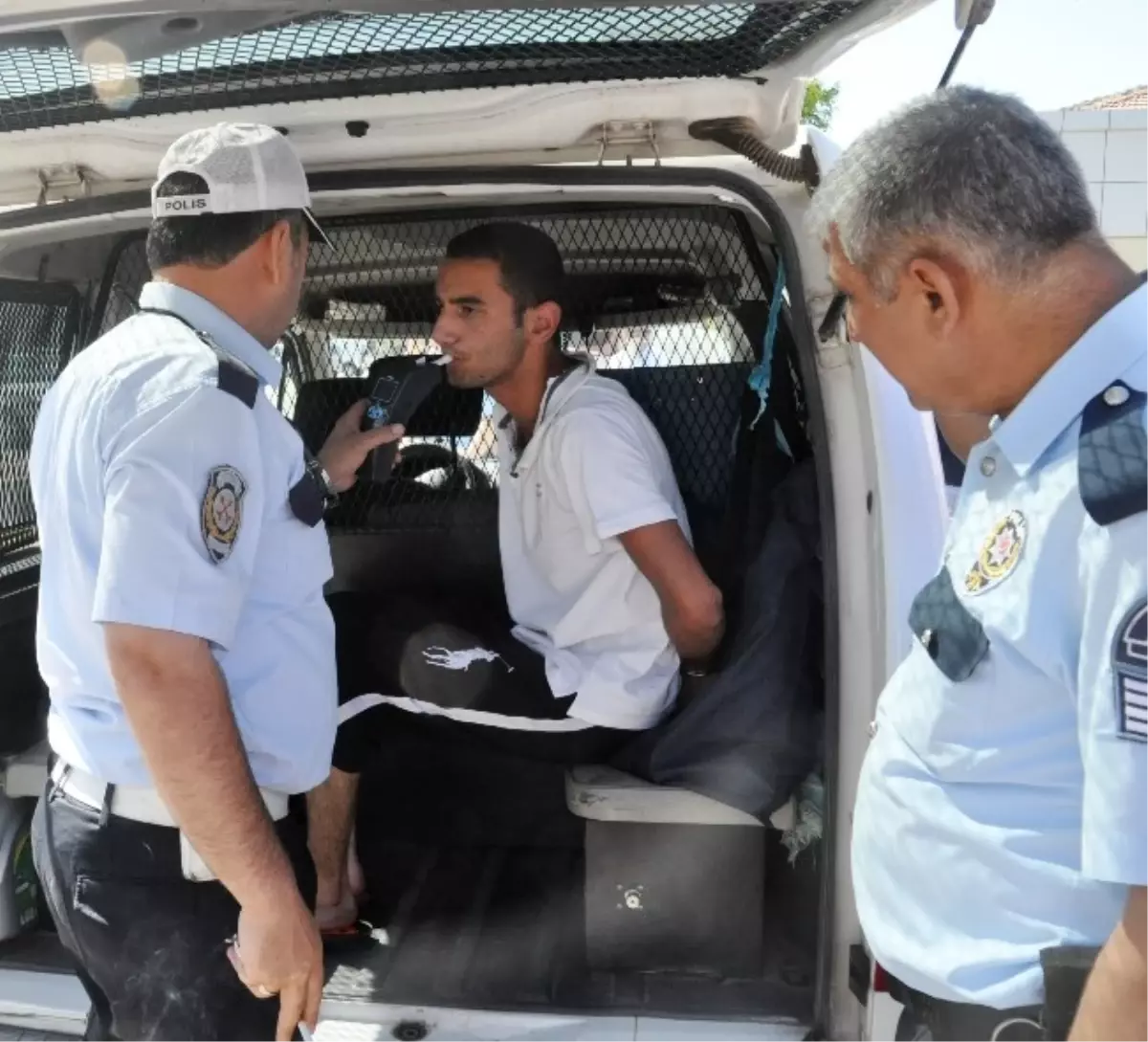 Ehliyetsiz Sürücü Polisi Alarma Geçirdi