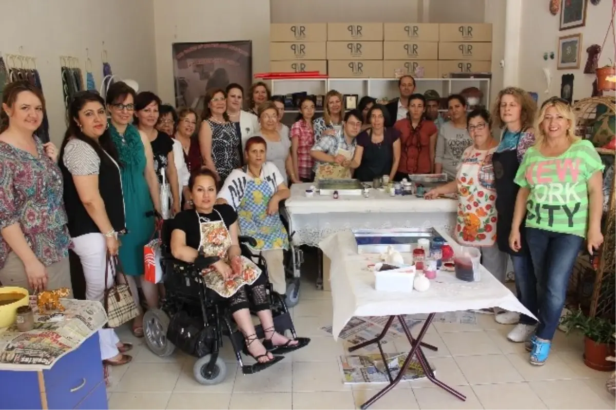 Engelliler Ebru Sanatçılarına Taş Çıkarttı