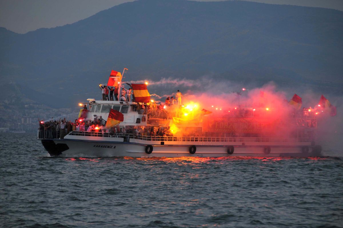 Göztepe 89\'ncu Yılını Görsel Şovla Kutladı