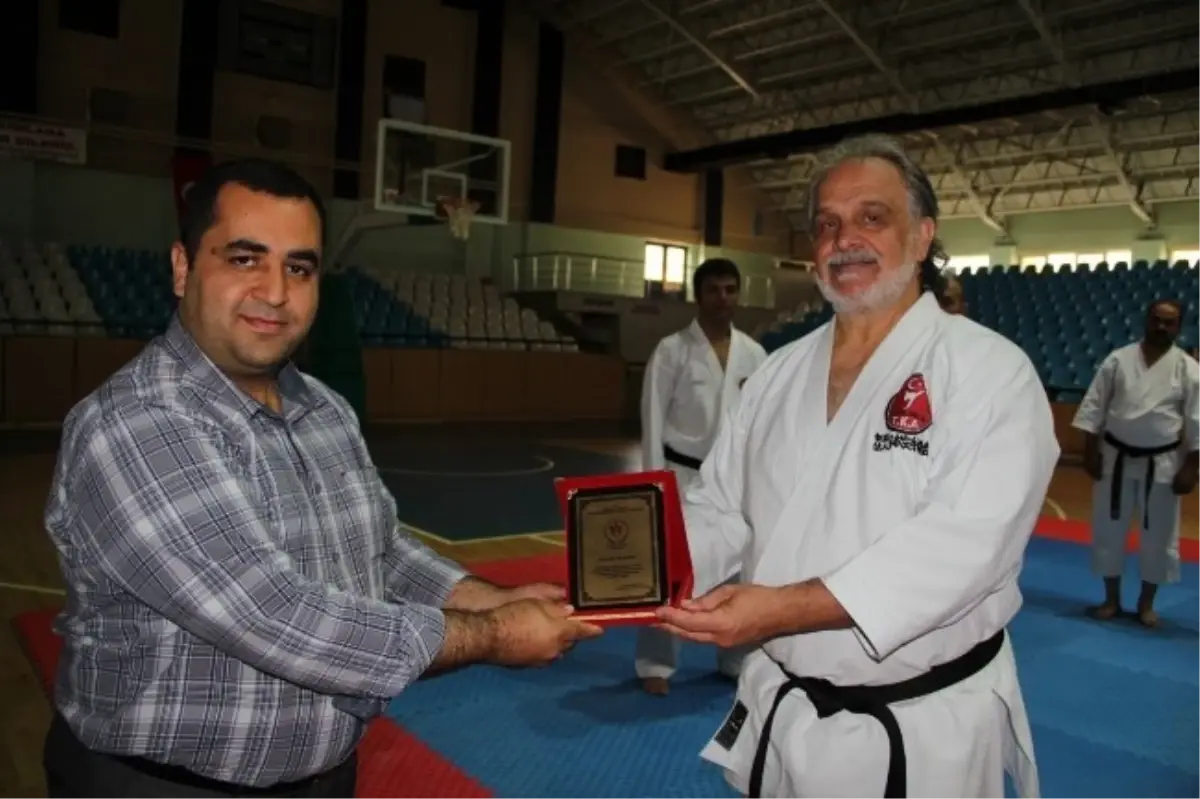 Karate Eğitim Semineri Düzenlendi