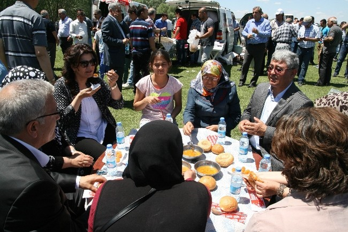 Kulu\'da AK Parti\'lilerden Şenlik
