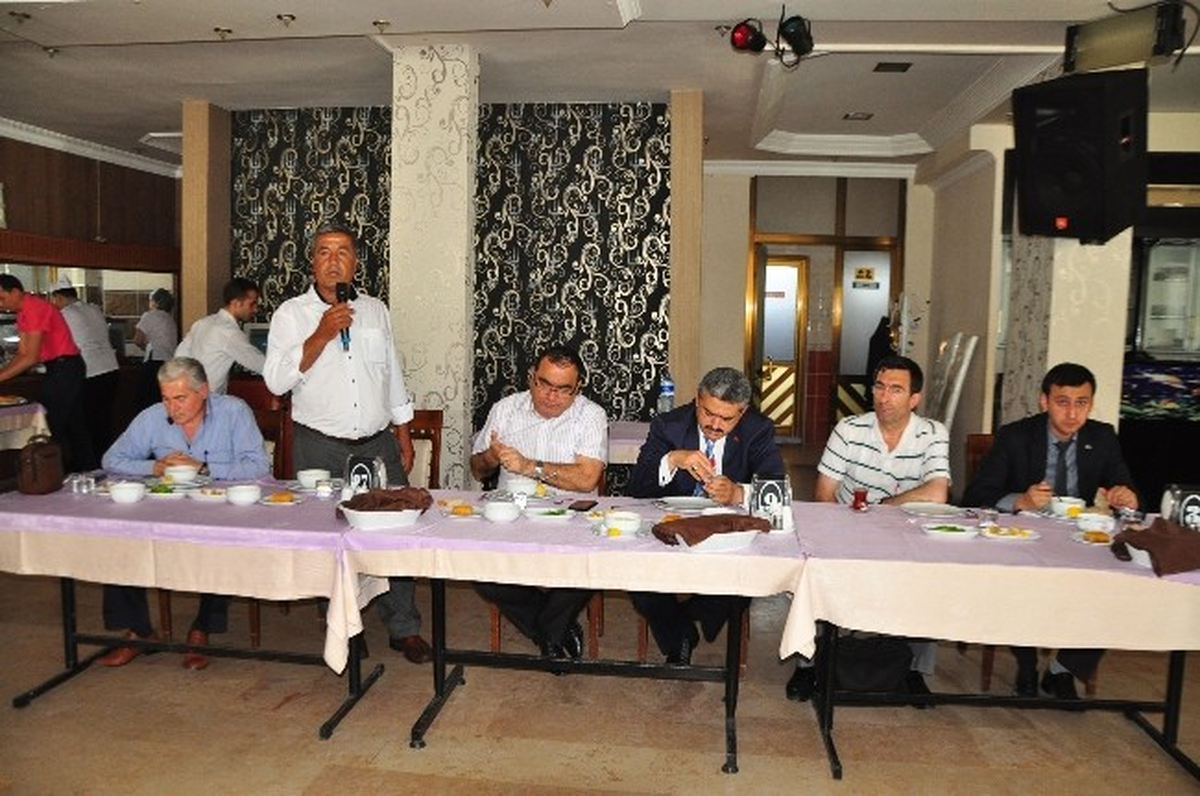 Nazilli\'de Muhtarlar Kaynaşma Yemeğinde Bir Araya Geldi