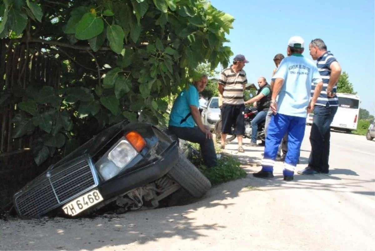 Otomobil Su Kanalına Uçtu: 2 Yaralı