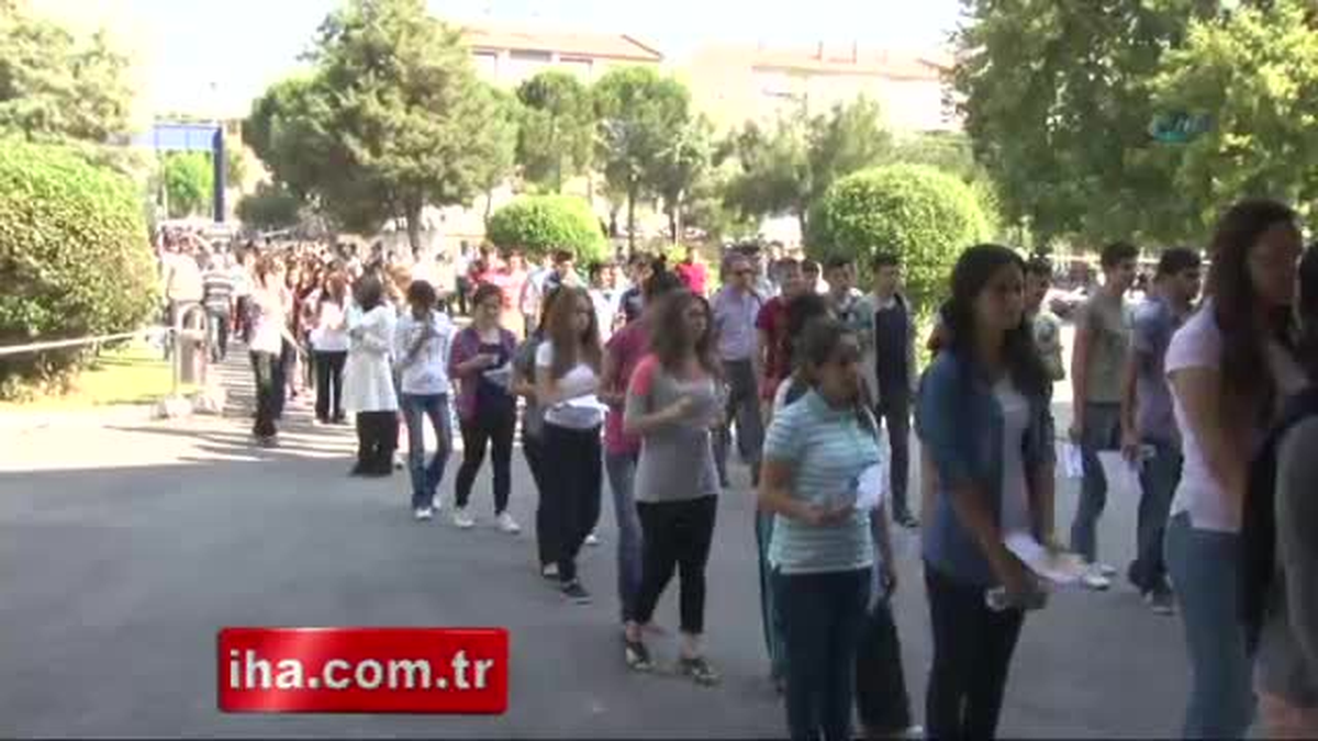 Sınava Piercing ile Girmeyi Başardı