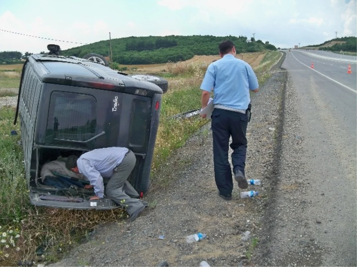 Tekirdağ\'da Ticari Araç Takla Attı: 3 Yaralı