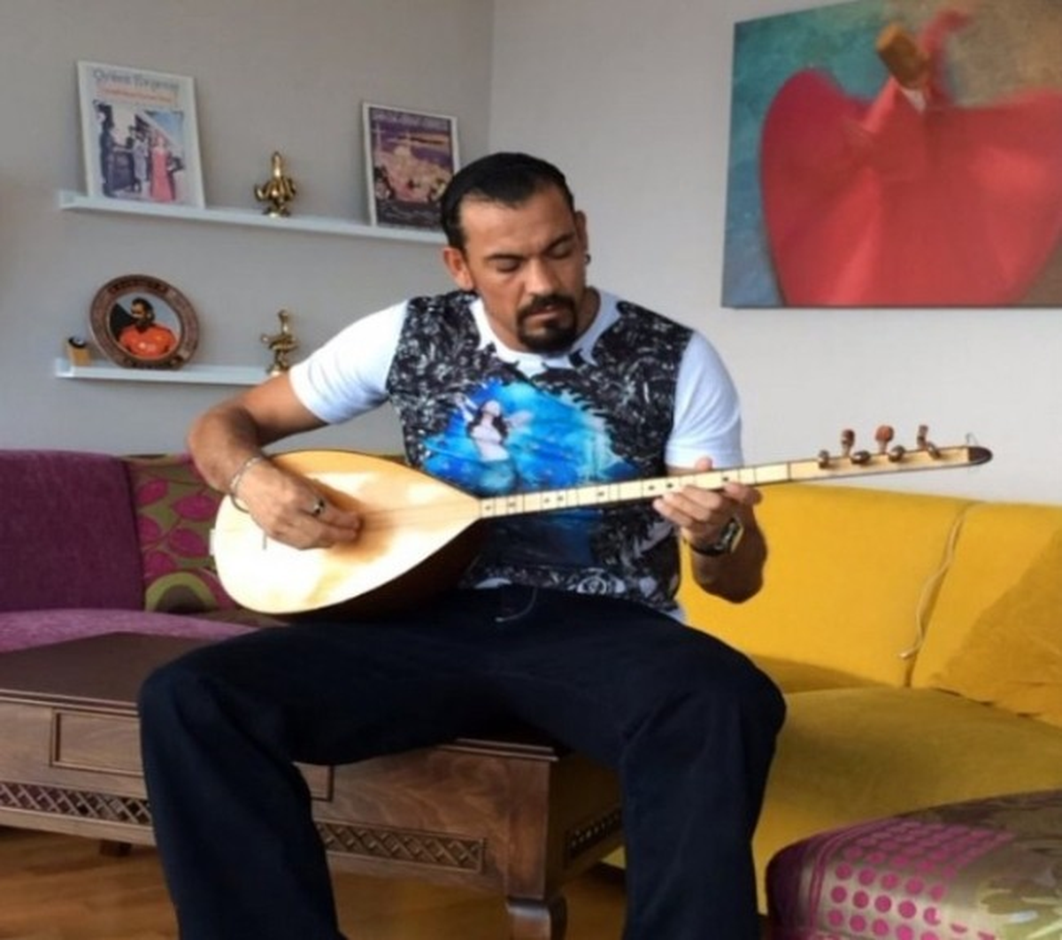Türkü Baba" Servet Çetin\'den Etkileyici Bağlama Performansı