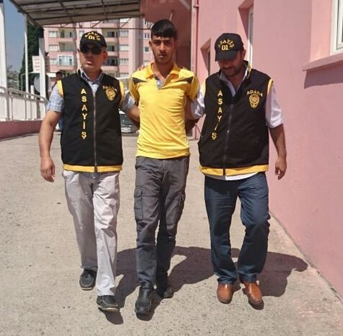 Kardeşinin Karnını Doyurmak İçin Okul Soydu