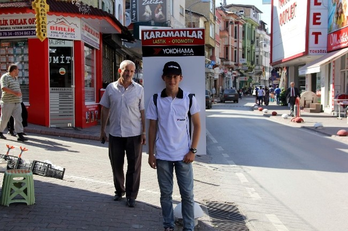 Bartın\'da Yürüyen Reklam Dikkat Çekti