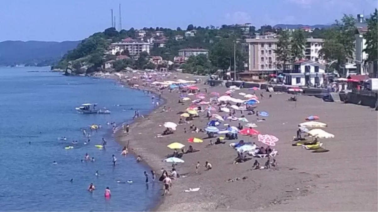 Akçakoca\'da Plajlar Dolmaya Başladı