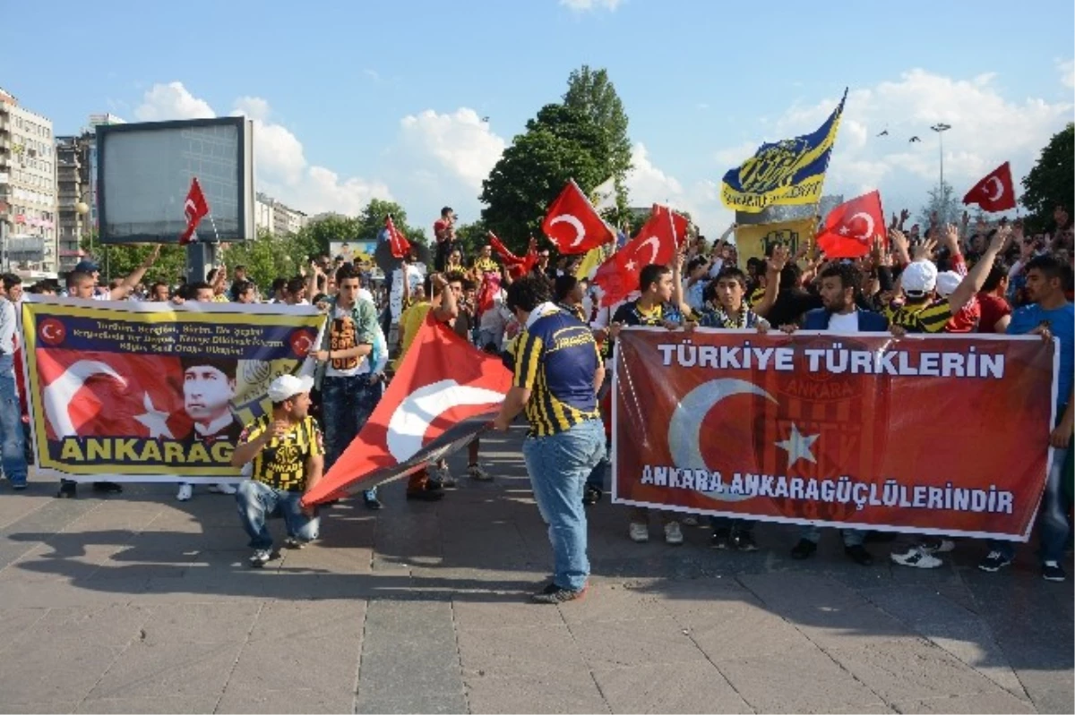Ankaragücü Taraftarından Bayrak Protestosu