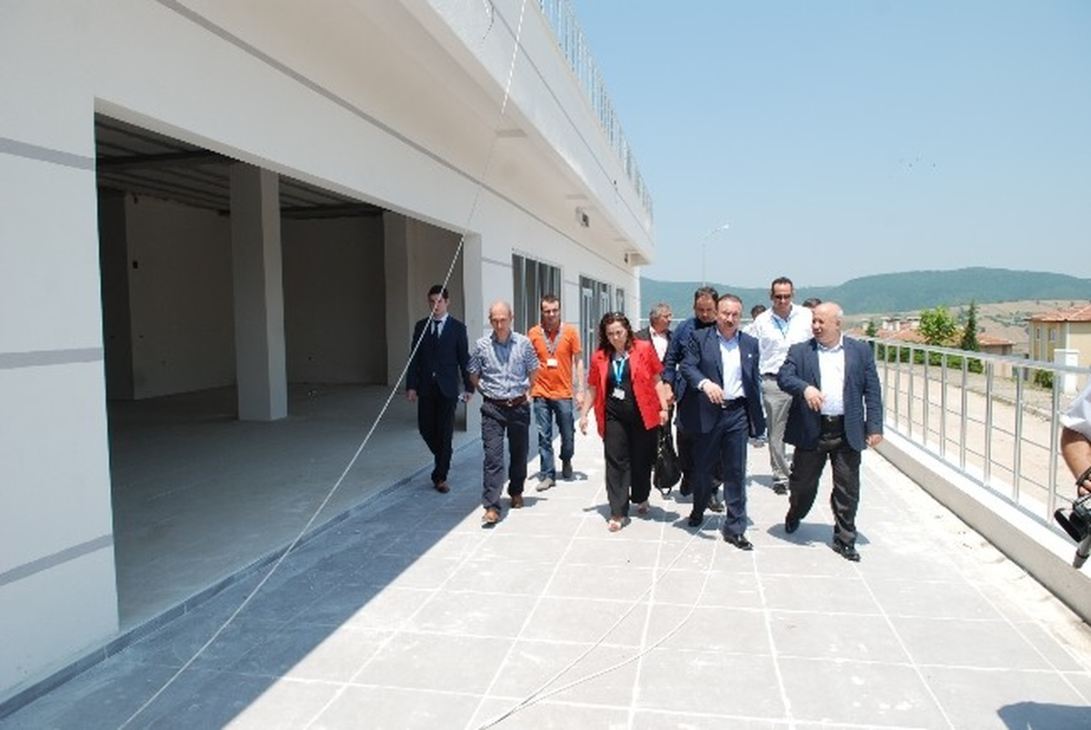 Ayazma\'ya Çok Amaçlı Kapalı Pazar