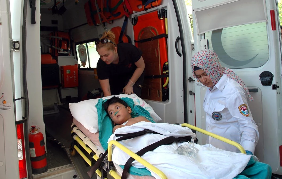 Boğulma Tehlikesi Geçiren Çocuk, Ambulans Helikopterle Sevk Edildi