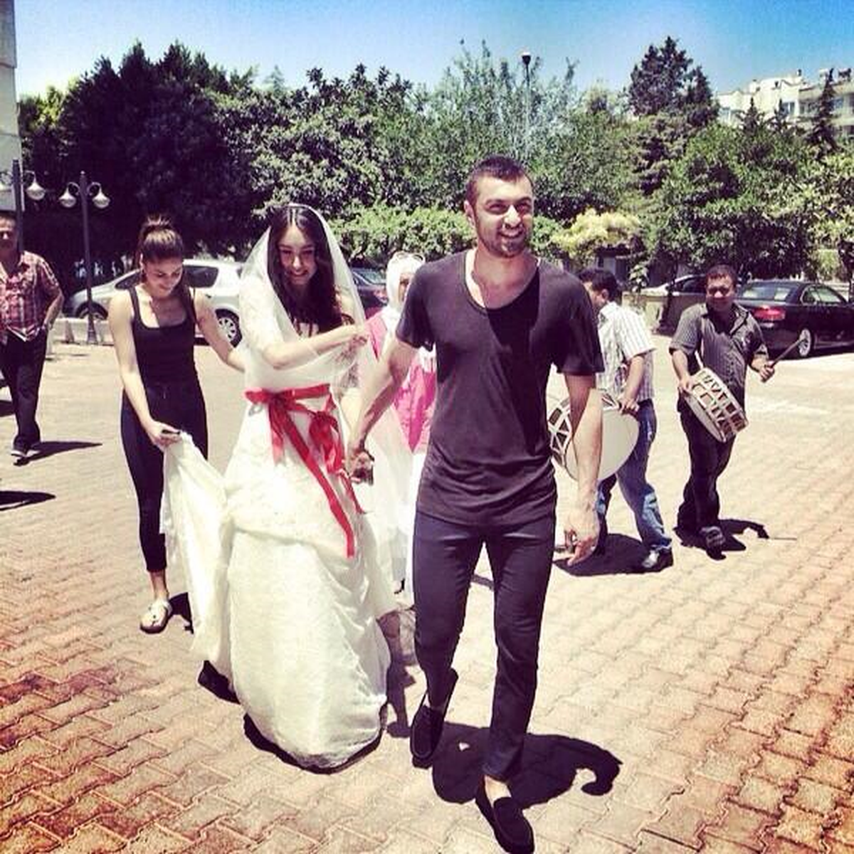 Burak Yılmaz Baba Evinden Kız Aldı