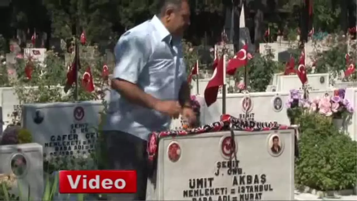 Edirnekapı Şehitliği\'nde Buruk Babalar Günü