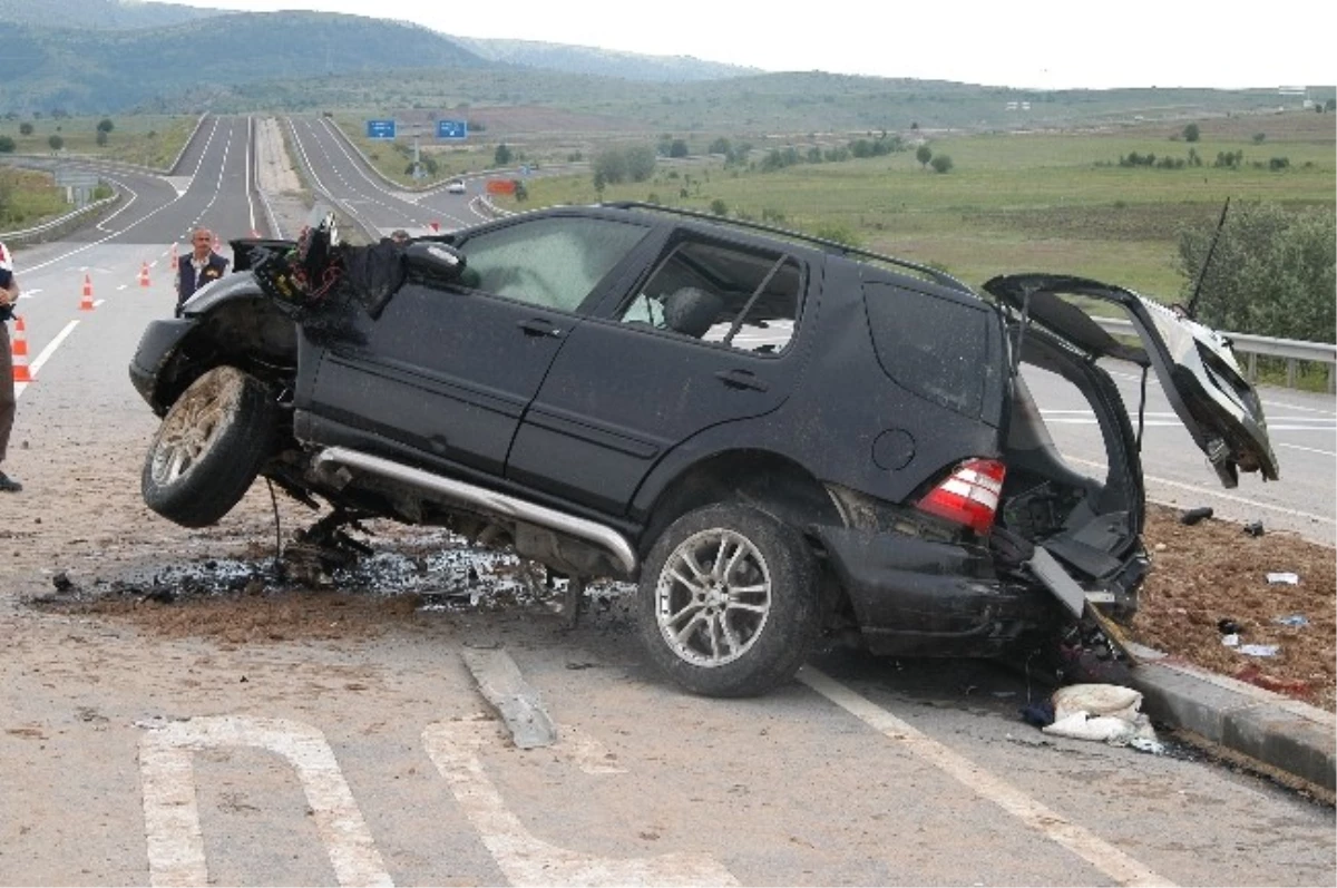 Karabük\'te Trafik Kazası: 2 Ölü, 1 Yaralı