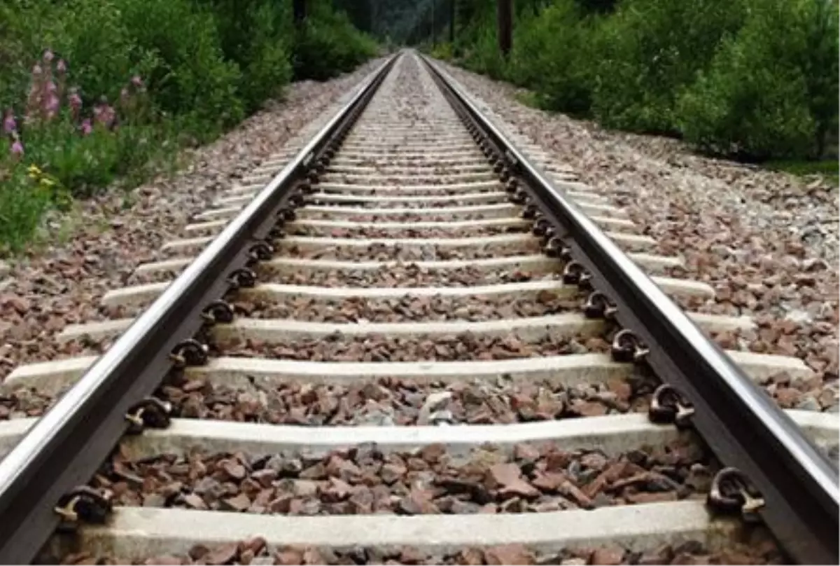 Tren Kazasının Ardından Kapanan Yol Açıldı