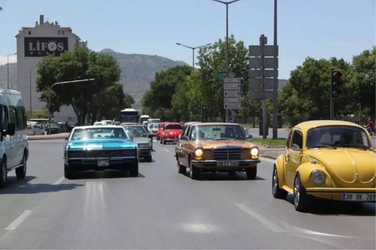 Kayseri Klasik Otomobil ve Motorsporları Derneği\'nden Babalar Günü Etkinliği