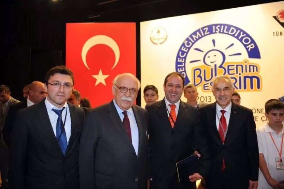 Mucit Öğretmene Bakan Avcı\'dan Plaket