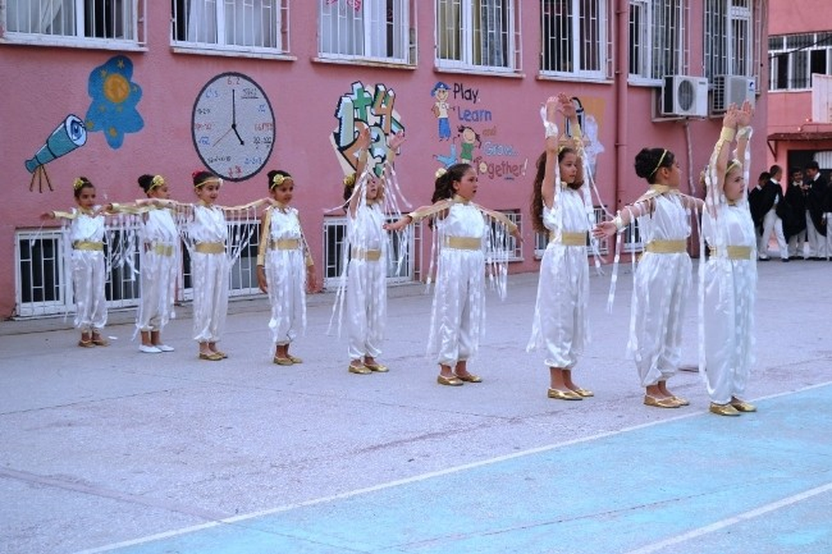 Öğrencilerden Danslı Veda