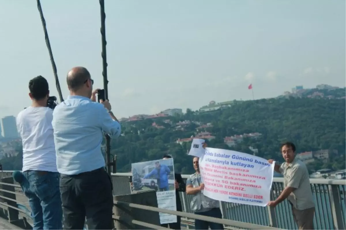 Boğaziçi Köprüsü\'nde "Babalar Günü" Eylemi