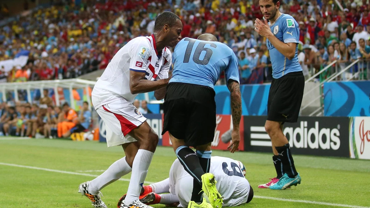 Uruguay, Dünya Kupası\'na Yine Kırmızı Kartla Başladı