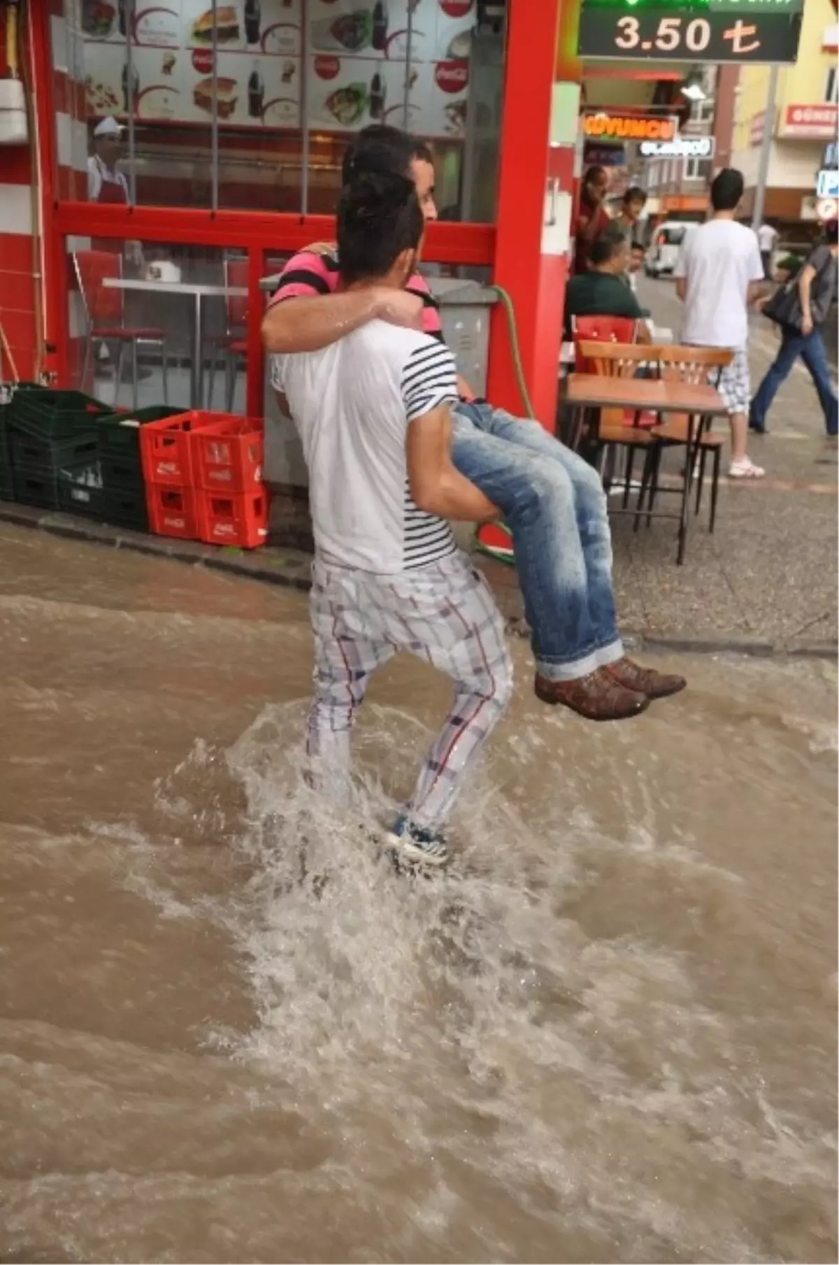 Yollar Göle Döndü