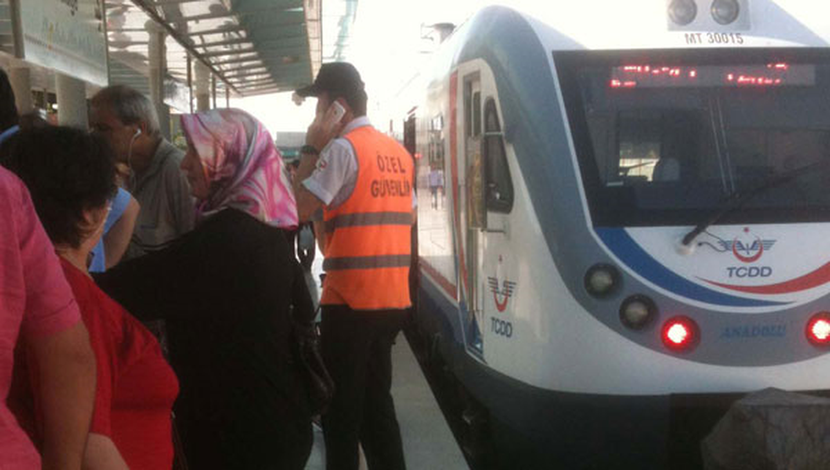 8 Aylık Bebek Raylara Düştü