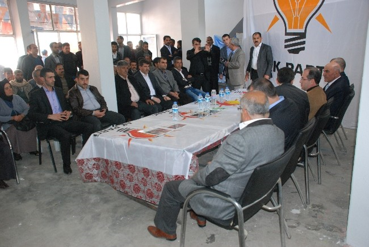 AK Parti Yeniden Yapılanmaya Gitti