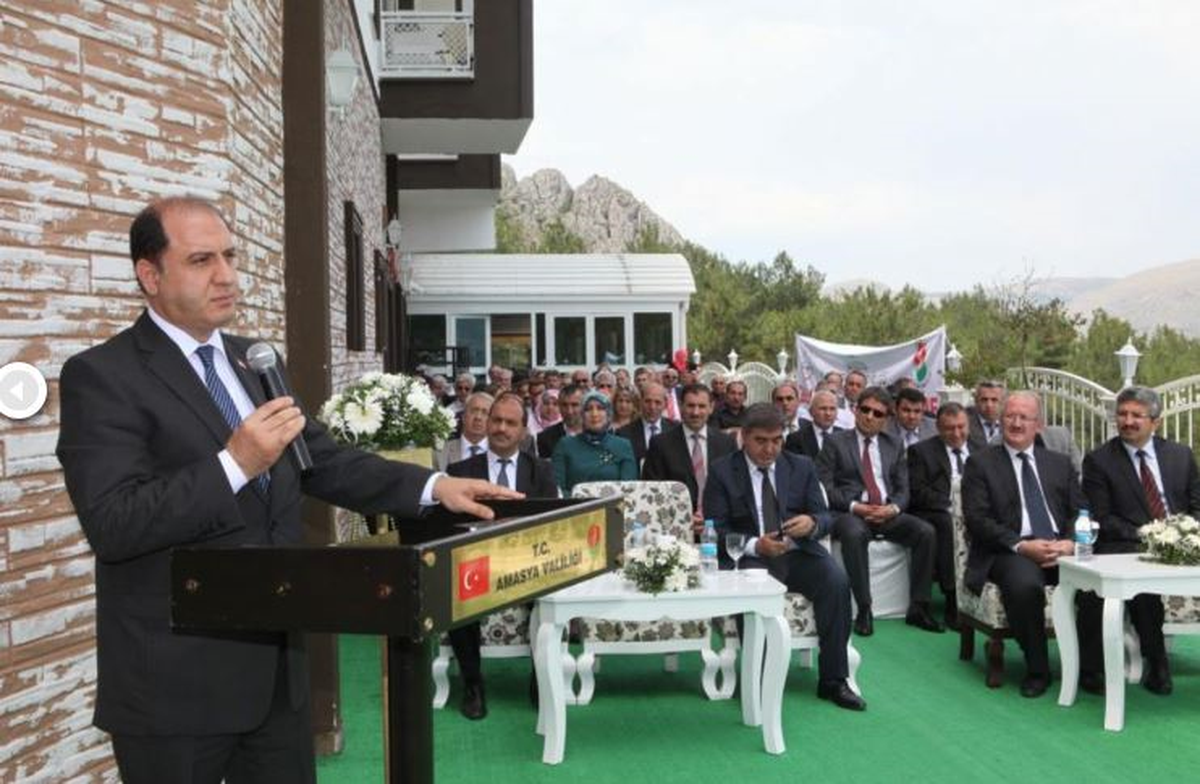 Amasya\'da Eğitimcilere Vali\'den Başarı Belgesi