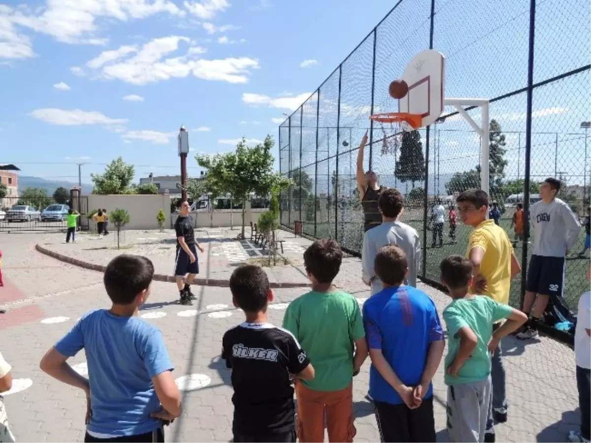 Amerikalı Basketbolcular Nazilli\'yi Ziyaret Etti