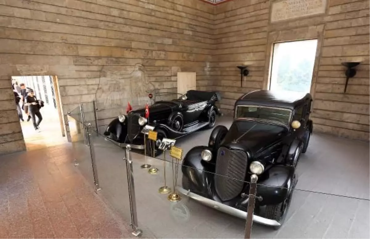 Atatürk\'ün Makam Otomobilleri Bakıma Alınıyor