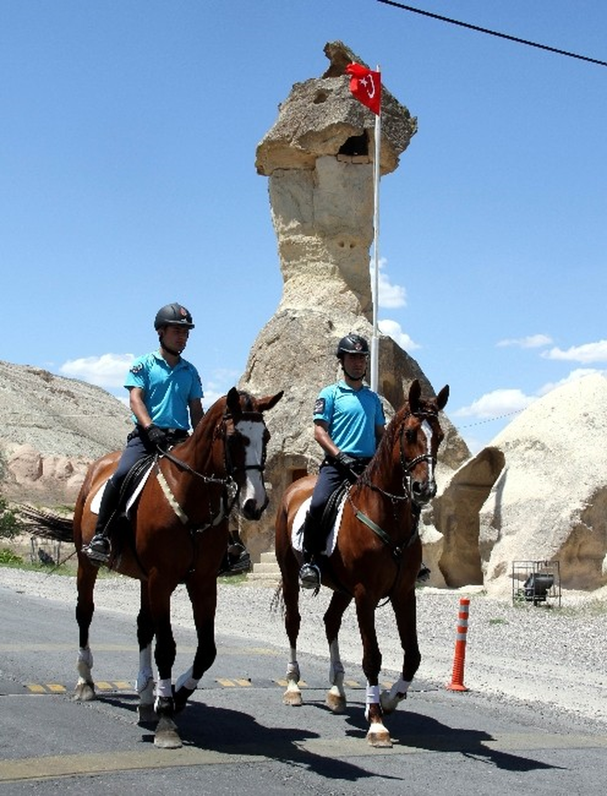 Atlı Jandarma Timleri Turistlerin Güvenliğini Sağlıyor