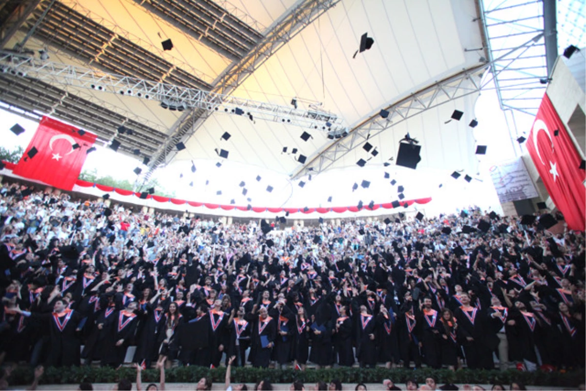 Bilkent Üniversitesi 2014 Yılı Mezunlarını Uğurladı