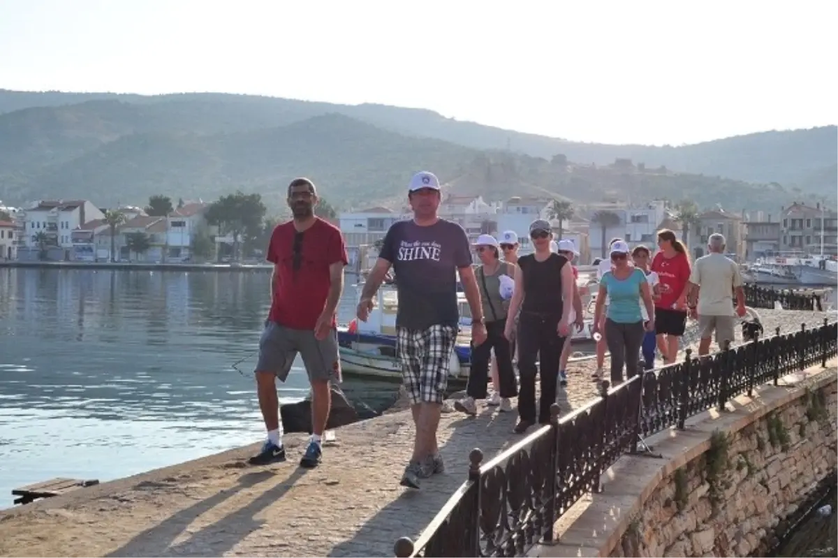 Foça\'da, Sağlıklı Yaşam Yürüyüşleri Başladı