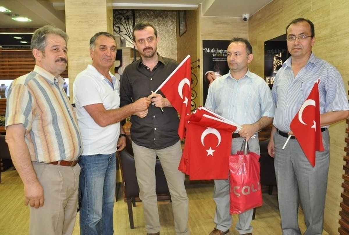 "Her Dükkana, Her Eve Bir Bayrak As" Kampanyası