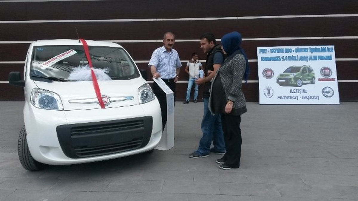 İndirimli Araçlar Tatvan\'da Görücüye Çıkarıldı