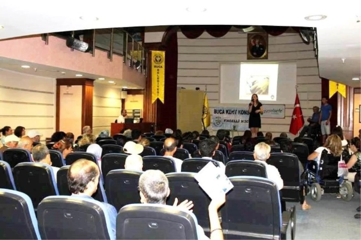 İzmir\'de "Mutlu Çocuk Yetiştirme" Konferansı