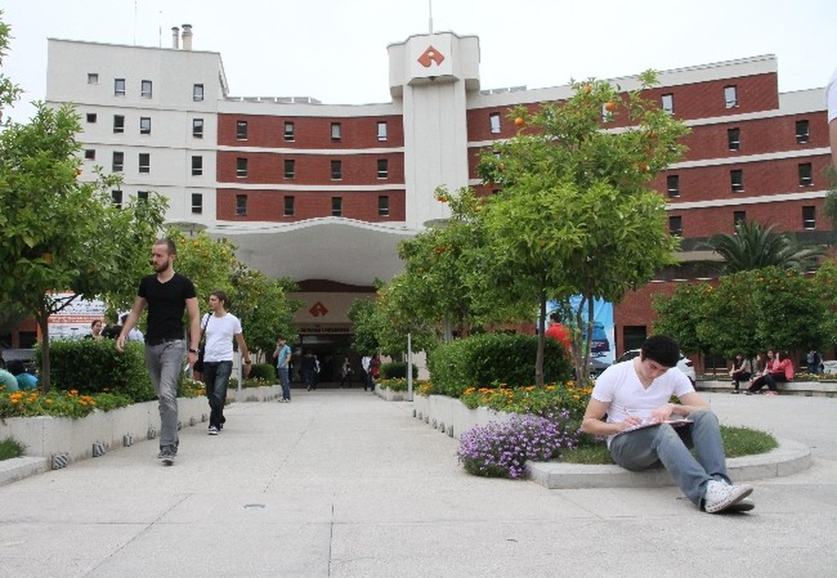 İzmir Ekonomi'de Lise Yaz Okulu Heyecanı