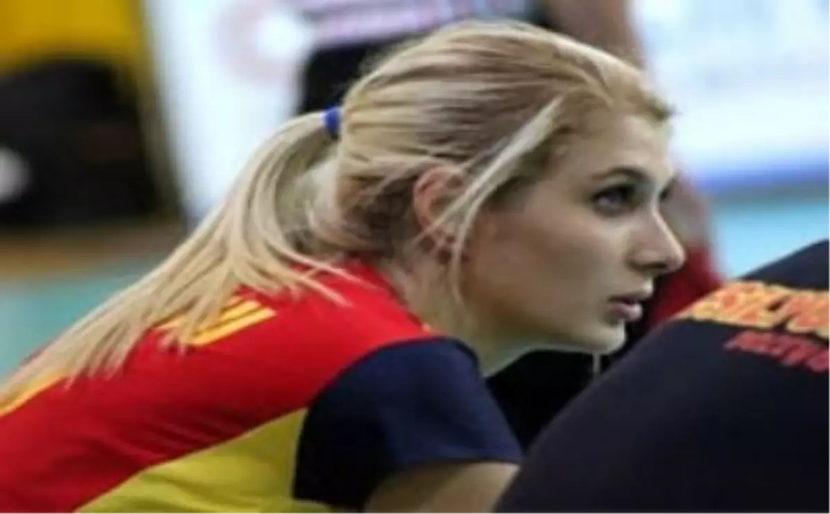 Karşıyaka Filede Burcu\'yla Anlaştı