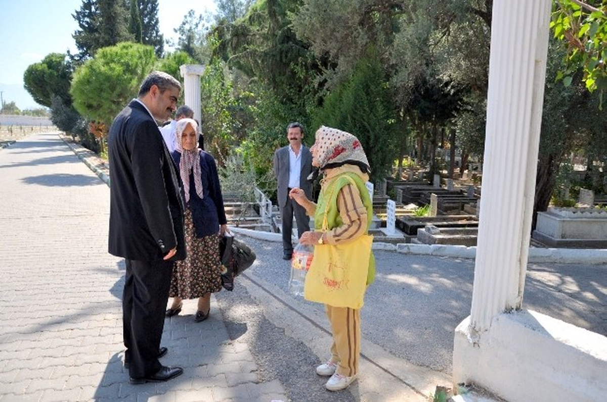 Nazilli\'de Mezarlıklar Bakıma Alındı