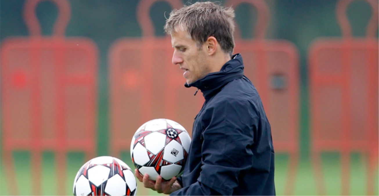 Phil Neville, Yorumları Nedeniyle Tepki Çekti